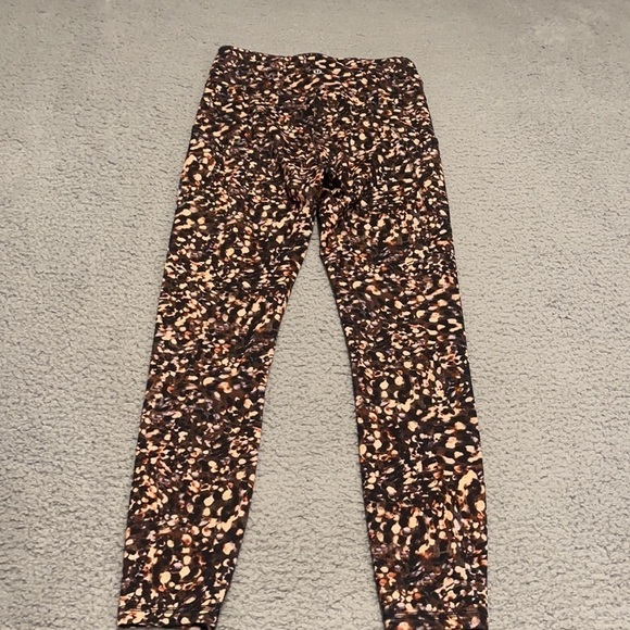 Lululemon Invigorate High-Rise Tight 25"
Motion Flux Multi size 6 - Picture 5 of 7